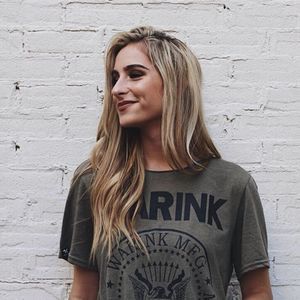 Meet your Posher, Caitlin